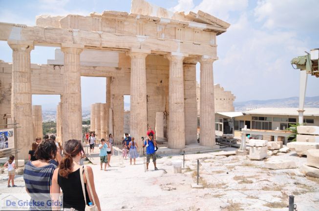 De propyleeen van de Akropolis van Athene